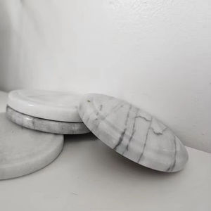 Sous-verres en marbre naturel, écologiques, durables et lavables, design carré minimaliste pour servir le thé et le café - Product Image 5