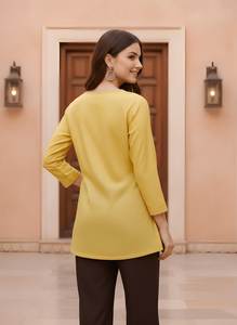 Tunica Tradizionale da Donna Giallo Senape con Ricami, in Cotone e Seta, Lunghezza Regolare, Scollo a V, Manica a Tre Quarti, Completamente Cucita - Product Image 6