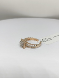 Bagues de fiançailles élégantes et légères pour femmes, diamants élégants en or rose cultivés en laboratoire, design à la mode - Product Image 3