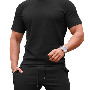 Conjunto de Verano de 2 Piezas para Hombre, Camiseta y Pantalones Cortos con Logotipo Personalizado, Ropa Casual de Fabricante OEM - Product Image 1