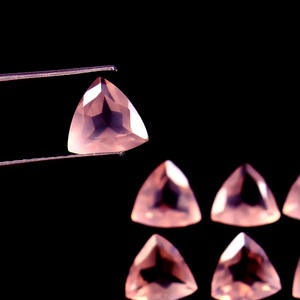 Piedra Preciosa Suelta de Cuarzo Rosa Natural de 9x9 mm, Corte Trillón Facetado, para Fabricación de Joyas, Venta al por Mayor - Product Image 2