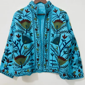 Chaqueta Bomber Acolchada Bordada Suzani Kantha para Mujer, Hecha a Mano en India, de Algodón, Estilo Boho Étnico, Reversible - Product Image 1