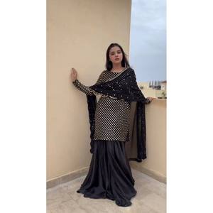 Tenue de soirée taille XL avec fil et séquence pour un look élégant - Product Image 3