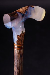 Bâton de marche fonctionnel en résine et bois alliant force et durabilité - Product Image 3