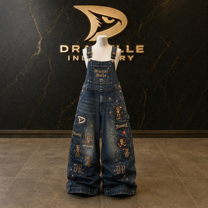 Overoles Unisex de Mezclilla Lavada con Parches Bordados y Pedrería, Estilo Y2K, con Bolsillos Cargo - Product Image 1