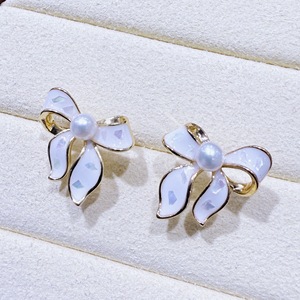 Pendientes de Perlas de Concha Esmaltada Versátiles de Estilo Nuevo Inspirado en Ins de Zhuji Danshui 2025, Venta al por Mayor - Product Image 2