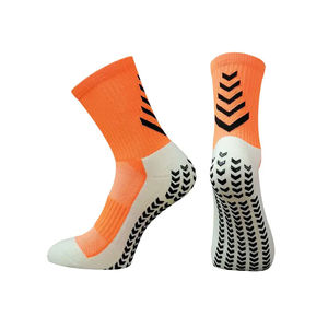 Calcetines Deportivos Juveniles de Primera Calidad, Personalizables en Tamaño y Color, Antideslizantes con Agarre de Silicona, Compresión en la Parte Inferior, Ecológicos - Product Image 4