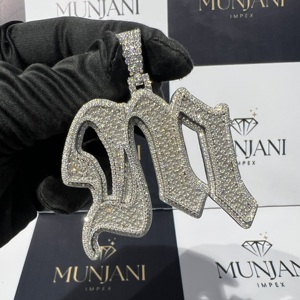 Pendentif Hip Hop de Luxe Certifié IGI MUNJANI IMPEX, Diamant Rond Taille Brillant, Bijou Homme Lettre pour Soirées et Occasions Spéciales - Product Image 1