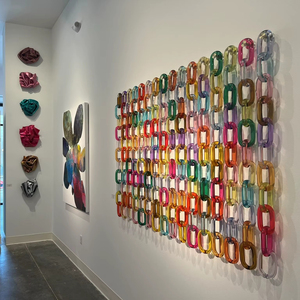 งานตกแต่งผนังแบบโซ่เชื่อมเรซิ่นคุณภาพสูง งานแฮนด์เมดอะคริลิกสุดหรูสำหรับตกแต่งผนังห้องนั่งเล่นสไตล์โมเดิร์น - Product Image 1