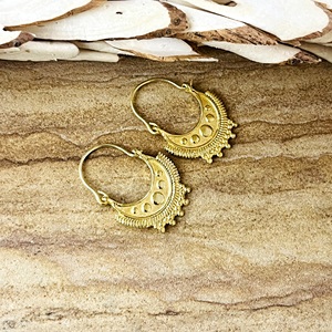 Pendientes Boho de Diseño Único, Joyería Tribal de Latón para Mujer, Bañados en Oro de 18k, Colgantes con Cuentas, Aros Étnicos en Forma de Media Luna para Venta al por Mayor/OEM/ODM - Product Image 3