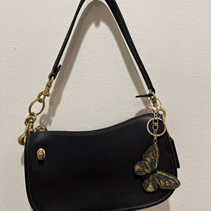 Breloques Kelsey Boot Designs en perles de rocaille, mignonnes, personnalisées, en forme d'étoile, pour la vie quotidienne, cadeau pour fille, nouveau style tendance pour porte-clés perlés - Product Image 1