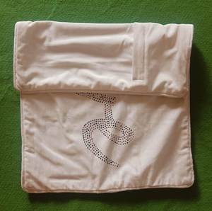 <b>White</b> Rectangle <b>Cushion</b> <b>Cover</b> Embroidered Lips Design Cotton Home Decor Modern Style Envelop Closure Customizable Squad Ghouls - Product Image 4
