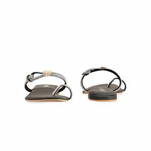 Sandalias negras de tacón elegante FN0784 Chappal elegante con diseño de tacón intrincado - Product Image 2