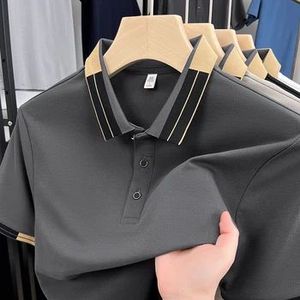 เสื้อโปโลแขนสั้นสีเบจสำหรับผู้ชาย ผ้าถักสีพื้น สวมใส่สบาย ระบายอากาศได้ดี - Product Image 3