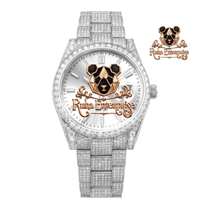 Montre en quartz moderne avec détails en pierre, boîtier en acier inoxydable raffiné et bracelet métallique intégré. - Product Image 2