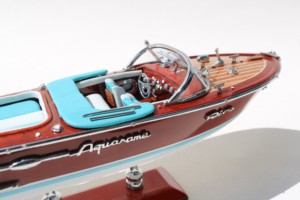 Modelo Pequeño |   Modelo de Lancha Italiana RIVA AQUARAMA de 25 cm, Hecho a Mano en Madera, Estilo Deportivo Moderno para Mesa - Product Image 5