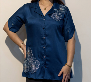 Chemise pour femme en coton Giza bleu premium, confortable et respirante, pour un usage décontracté. Achat en gros auprès du fabricant, directement du fournisseur. - Product Image 5
