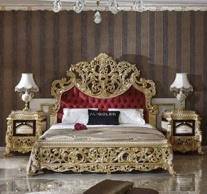 Oferta Especial: Juego de Dormitorio de Lujo Nelligan Royal Classic Gold con Cabecera Tapizada en Rojo y Estructura de Cama de Madera Maciza Tallada - Product Image 1