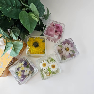 Caja de Joyería Ecológica de Resina y Madera Pintada a Mano con Flores Prensadas, Organizador de Recuerdos Personalizado - Product Image 1