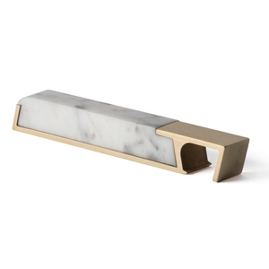 Abridor de Botellas de Bloque de Mármol, Fabricado con Metal de Primera Calidad, con Elegante Mango de Piedra, Perfecto para Bares Modernos de Lujo - Product Image 1