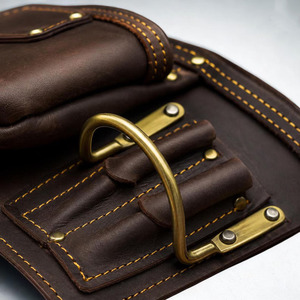 Ceinture porte-outils en cuir véritable de haute qualité avec plusieurs poches, robuste et sécurisée pour le rangement des outils, en vente. - Product Image 5