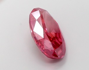 Diamant CVD de laboratoire de luxe, de forme ovale modifiée, rouge vif fantaisie, 7,52 carats, clarté VS1, polissage excellent, diamant non monté - Product Image 4