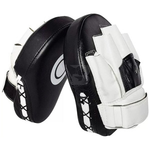 Mitaines de boxe MMA professionnelles en cuir premium avec coussinets de frappe et poignets lacés, personnalisables avec logo - Product Image 3