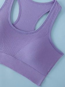 Haut de sport en maille sans couture pour femme |   Soutien-gorge de sport court côtelé à dos nageur |   Soutien-gorge de sport rembourré noir uni pour yoga - Product Image 3