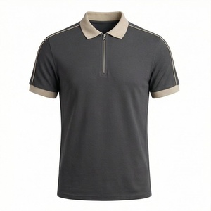 Polo à manches courtes gris foncé pour homme avec col zippé et bordure beige, design tricoté décontracté, coupe classique, couleur unie - Product Image 1