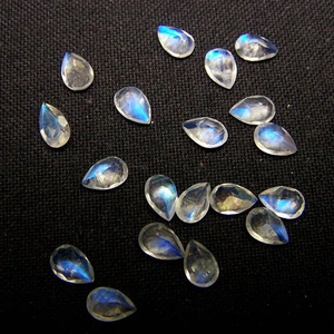 Pierre de lune arc-en-ciel naturelle facettée en forme de poire 3x5mm, qualité AAA, pierre précieuse chatoyante pour bijoux à prix abordable - Product Image 1