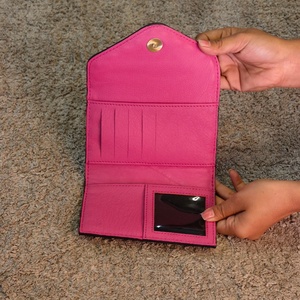 Porte-cartes de crédit pour femmes, tendance et de haute qualité, en cuir véritable fait main, avec fermeture à bouton et motifs floraux - Product Image 4