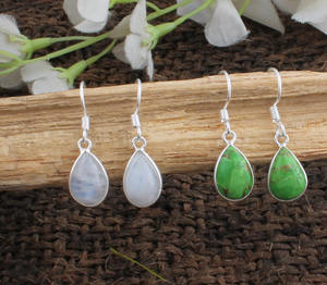 Pendientes Colgantes Hechos a Mano de Plata de Ley 925 con Cobre Verde Natural y Piedra Lunar Arcoíris para Boda, Aniversario o Fiesta - Product Image 2
