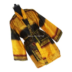 KS004 Kimono Corto de Seda Bohemio Vintage, Estilo Boho Gitano, Hecho con Seda de Sari Reciclada, Túnica Corta, Ropa de Dormir para Mujer - Product Image 4