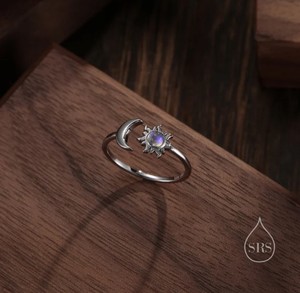 แหวนเงินแท้ประดับมูนสโตนรูปพระจันทร์และพระอาทิตย์ แหวนวงเปิด แหวนซ้อนกันได้ แหวนมูนสโตนจำลอง - Product Image 4