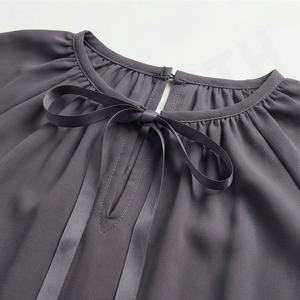 Abaya élégante pour femmes, dernier design personnalisé en polyester léger, col en V, mode islamique modeste, vente en gros - Product Image 4