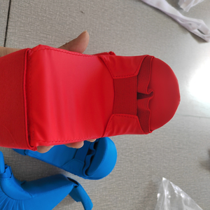 Gants de karaté WKF Kumite, protections pour les mains, entraînement et compétition, enfants, PU, séchage rapide, évacuation de l'humidité, personnalisables OEM ODM - Product Image 2