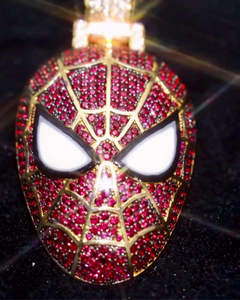 Colgante de Máscara de Spiderman con Incrustaciones de Diamantes, Colgante Rojo de Superhéroe Estilo Hip Hop, Dijes Brillantes de Cara de Spiderman, Plata 925, Joyería Urbana Streetwear - Product Image 1