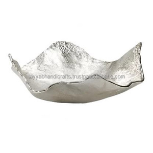 ถาดเสิร์ฟโลหะดีไซน์รูปใบไม้ทำมือดีไซน์เนอร์ขายดี - Product Image 1