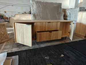 Meuble TV NORDICA en chêne massif cannelé, console multimédia ELYSIAN LUXE, design européen durable et écologique - Product Image 3