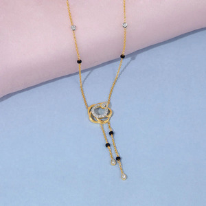 Collier délicat en forme de Y avec perles noires et diamant central - Product Image 3