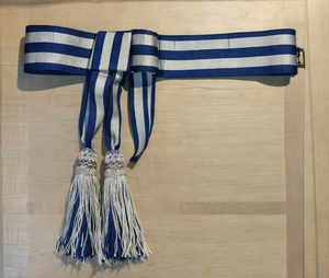 Ceinture de cérémonie avec pompons argentés et bleus – Écharpe décorative pour défilés et événements, prix abordable, OEM - Product Image 6