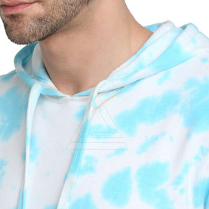 Sudaderas con capucha de primera calidad con efecto tie-dye para hombre, que combinan la moda moderna y la comodidad relajada, hechas de mezcla de algodón para uso diario y viajes. - Product Image 6