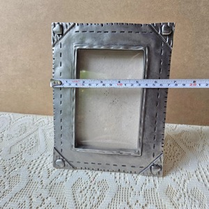Cadre photo rectangulaire en métal avec coins en forme de cœur en relief, accent décoratif durable pour la maison - Product Image 5
