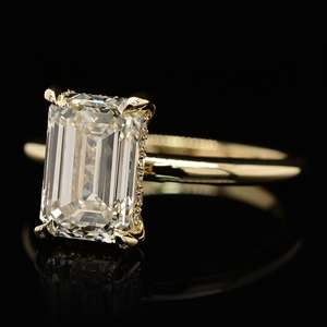 Bagues en or 14K avec diamant de laboratoire VVS taille émeraude, certifiées IGI, à halo caché et griffes de talon, vente en gros directe usine de bijoux - Product Image 1