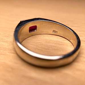 แหวนหมั้นทับทิมเงินแท้ 925 แหวนทับทิมทรงเหลี่ยมมรกต แหวนแต่งงานสำหรับทั้งชายและหญิง เครื่องประดับประจำเดือนกรกฎาคม - Product Image 2