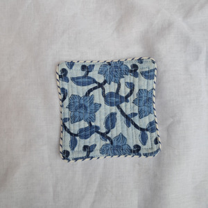 Lot de dessous de verre en tissu imprimé sur mesure avec bordure passepoilée et tapis matelassés en coton, pour table à thé et sous-verres en verre - Product Image 2