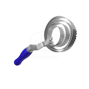 Peigne spiralé réutilisable avec manche en plastique et 4 spirales pour animaux de grande taille - Product Image 1