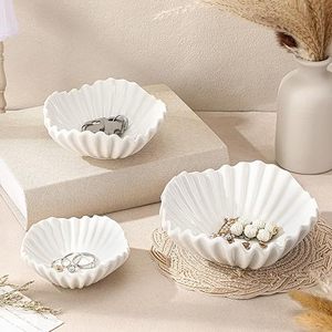 Ce bol en pierre, simple et élégant, combine fonctionnalité et esthétique, idéal pour les desserts ou comme pièce maîtresse. - Product Image 1