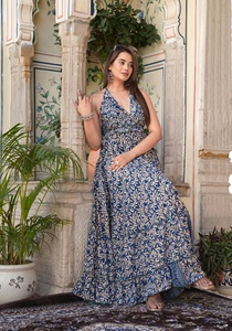 Robe longue bohème bleue à imprimé floral pour femme, coupe trapèze, ajustement régulier, décontractée d'été, en tissu tissé, taille élastique, séchage rapide, col en V, 100 % - Product Image 5