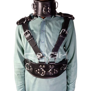 Harnais complet en cuir noir robuste de style bondage avec collier de maintien, poitrine ajustable à boucles et ceinture large à la taille - Product Image 1